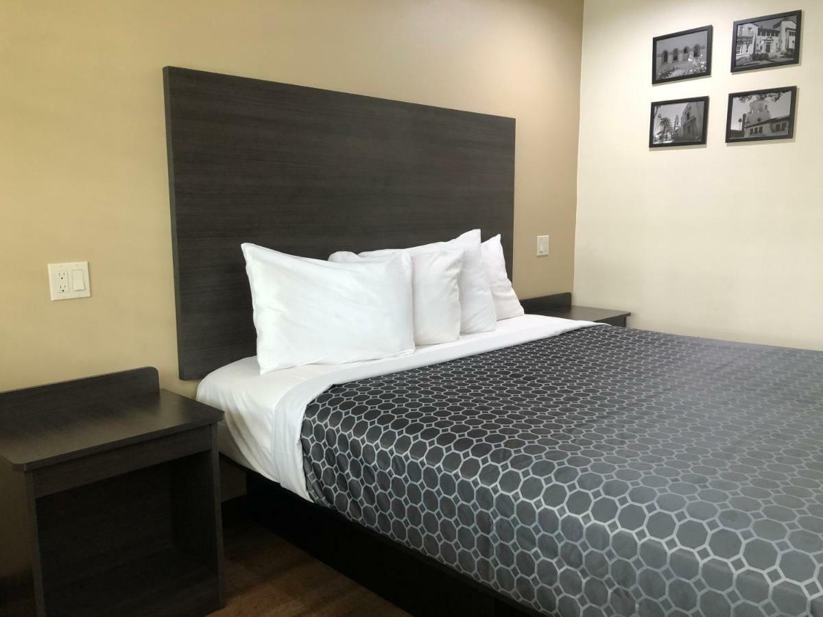 Simply Home Inn & Suites - Riverside Ngoại thất bức ảnh